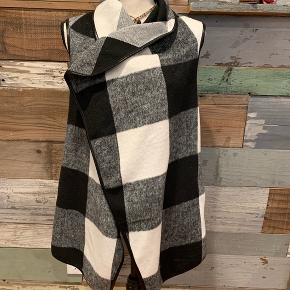 Checked vest - Picture 5 of 9